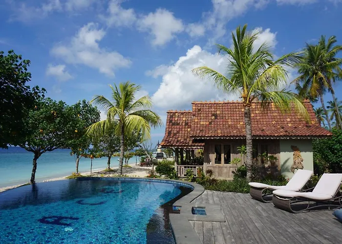 Blue Harbor Beachfront & Resto 4*