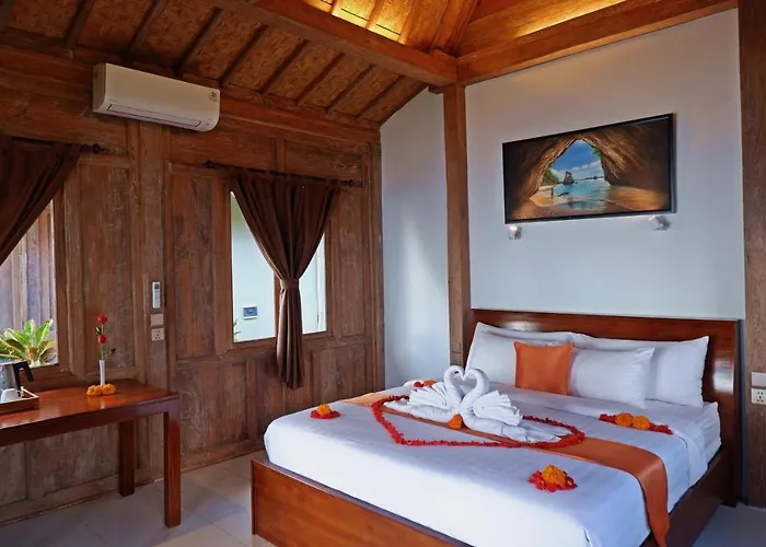 Hotel Blue Harbor Beachfront & Resto 4*