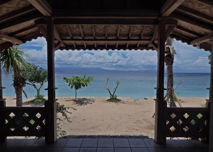 Blue Harbor Beachfront & Resto 4* Ped