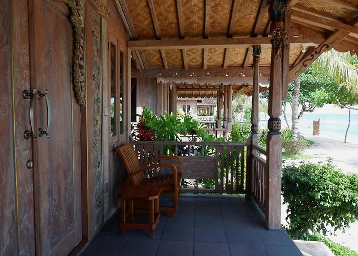 Blue Harbor Beachfront & Resto Hotel Ped