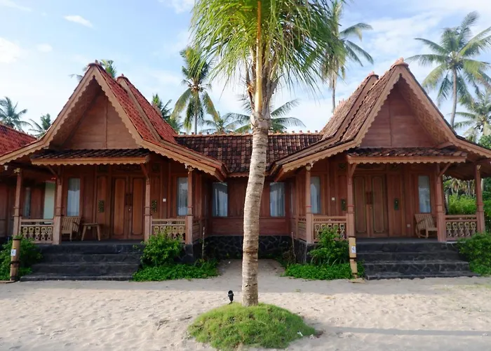 Hotel Blue Harbor Beachfront & Resto Ped