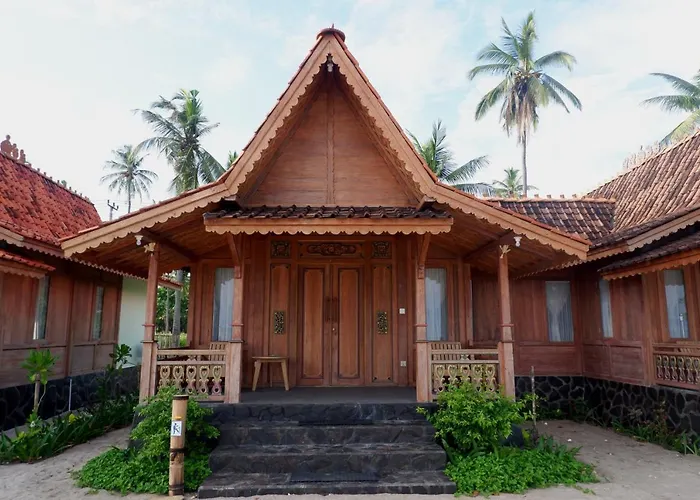 Hotel Blue Harbor Beachfront & Resto Ped