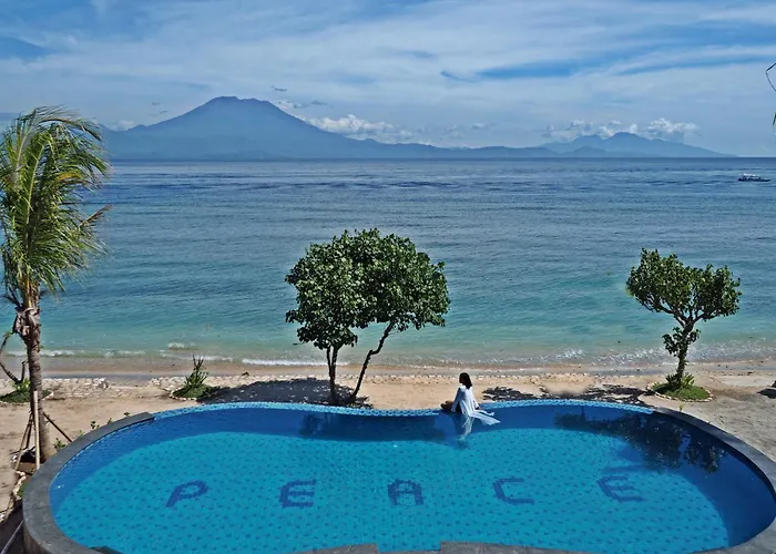 Hotel Blue Harbor Beachfront & Resto Ped