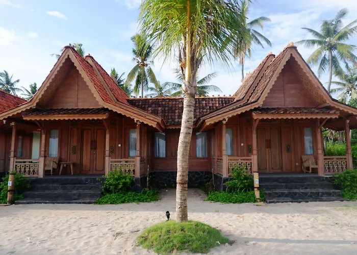 Hotel Blue Harbor Beachfront & Resto Ped