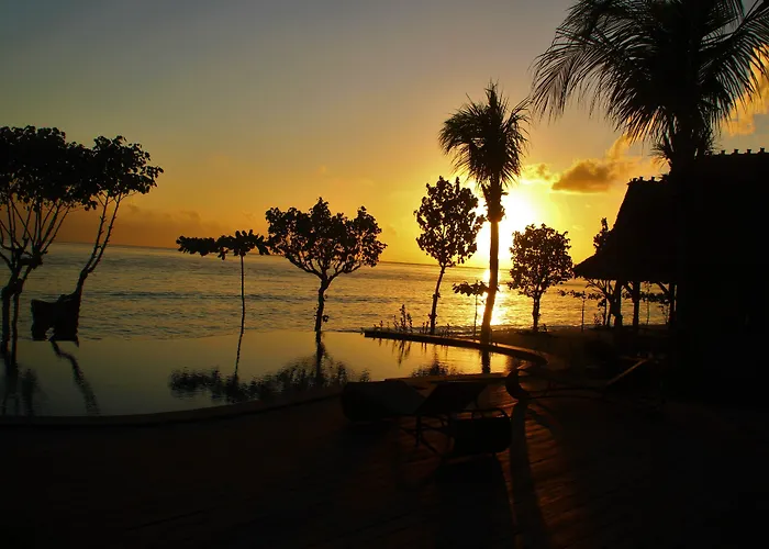 Blue Harbor Beachfront & Resto Hotel 4*