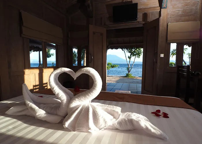 Blue Harbor Beachfront & Resto فندق Ped