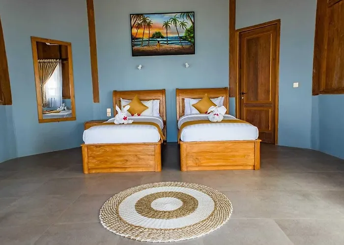 Blue Harbor Beachfront & Resto فندق