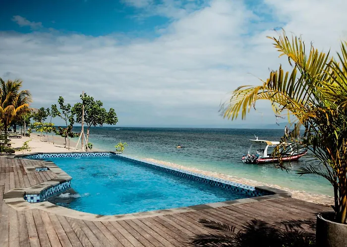Hotel Blue Harbor Beachfront & Resto 4*