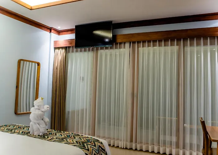 Blue Harbor Beachfront & Resto 4*
