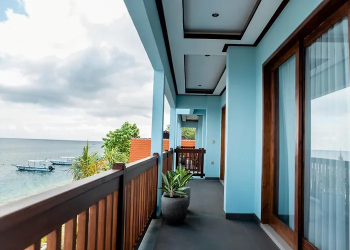 Blue Harbor Beachfront & Resto Hotel Ped