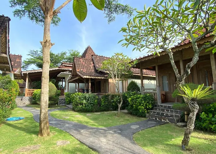 Blue Harbor Beachfront & Resto Hotel 4*