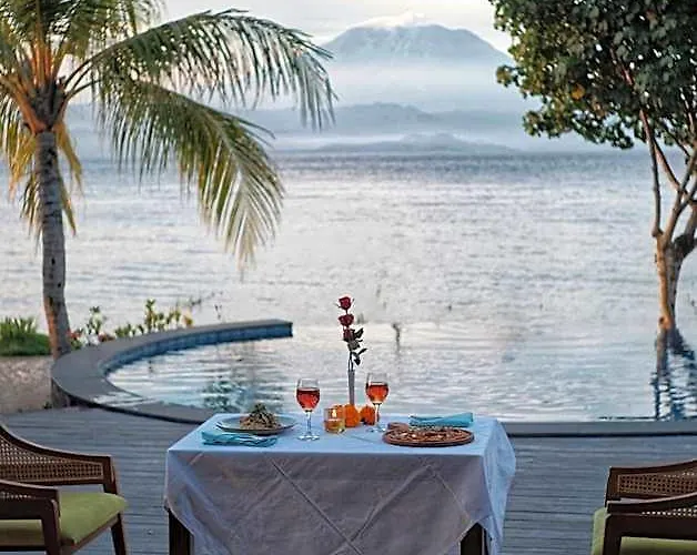Blue Harbor Beachfront & Resto Hotel 4*