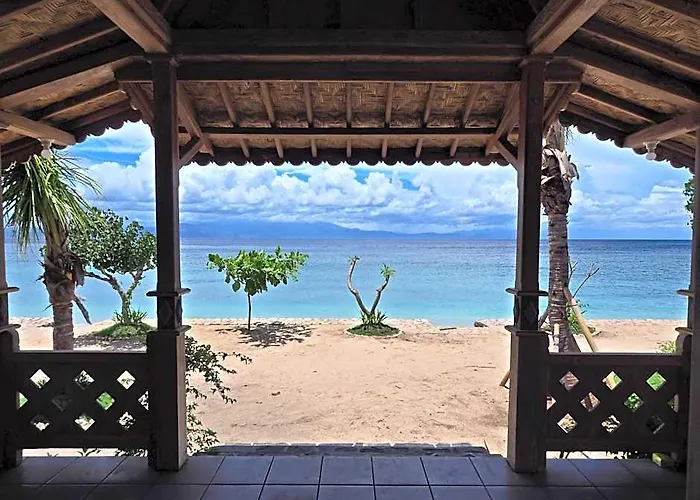 Blue Harbor Beachfront & Resto Hotel 4*