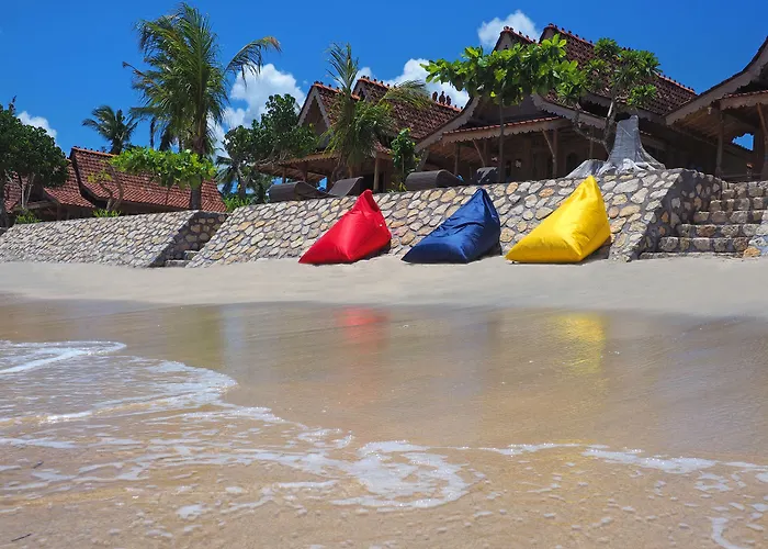 Blue Harbor Beachfront & Resto فندق